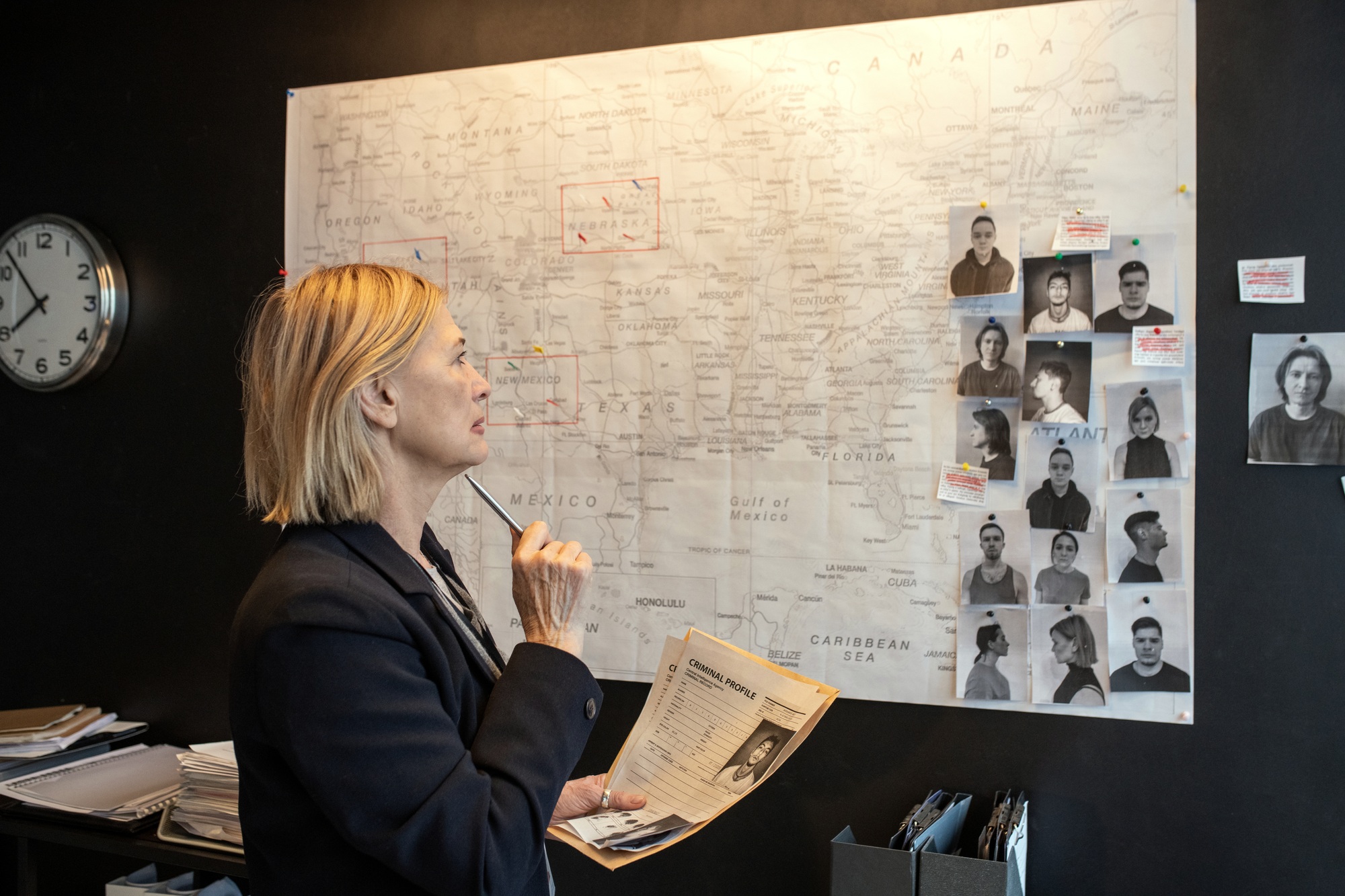 Mature female agent of FBI with documents matching facts of crime series